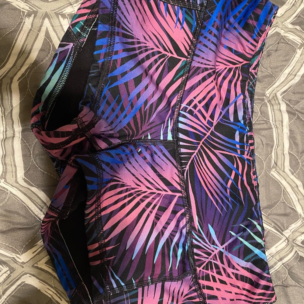 Fleo size medium. Only worn a few times! Great condition!
